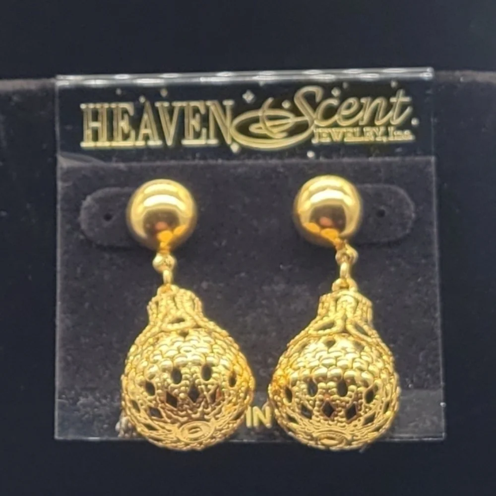 Heaven Scent Jewelry Collection 2 Pairs of Earrings (Gold Sphere)​​​